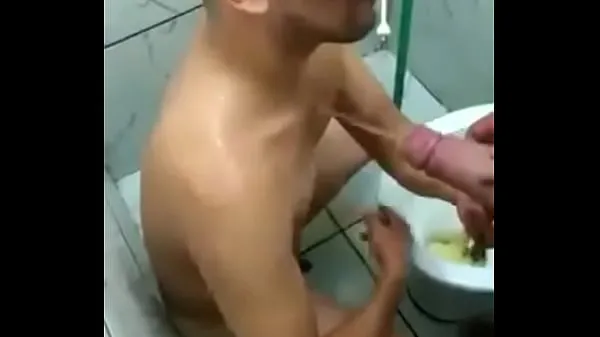 뜨거운 Taking a bath with her boyfriend's piss (piss 따뜻한 영화