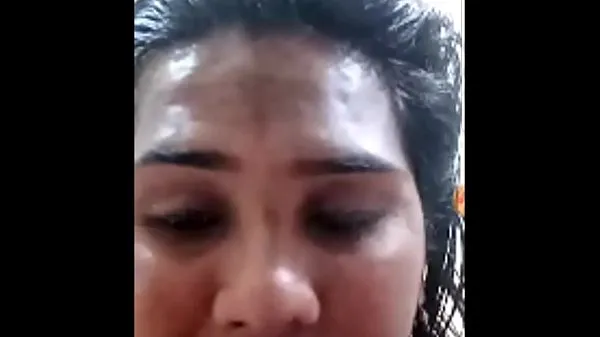 热Kerala girl showing boobs for money ( keerthana Rajesh温暖的电影