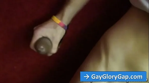Hotte Brunette sexy gay dude Boi Toy suck black cock gloryhole style varme film