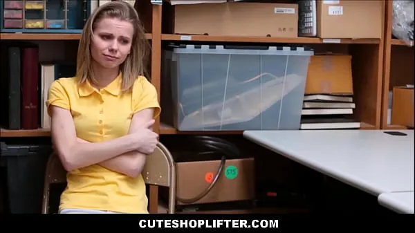 Hotte Cute Blonde Skinny Teen Caught Stealing Fucked By Officer varme filmer