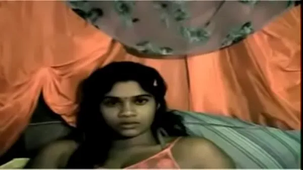 Hot Indian girl reveals her body warm Movies