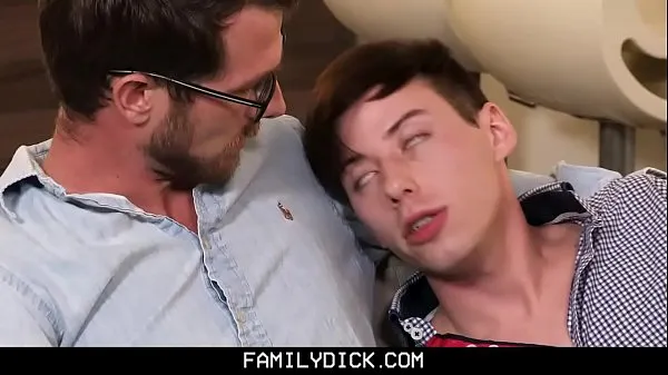 FamilyDick - Hot Teen Takes Giant stepDaddy Cock Film hangat yang hangat
