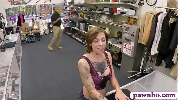 गर्म Busty tattooed woman drilled by pawn guy गर्म फिल्में