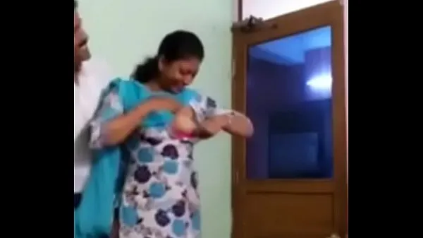 Indian giving joy to his friend Filem hangat panas