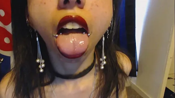 Hotte Goth with Red Lipstick Drools a Whole Lot and Blows Spit Bubbles at You - Spit and Saliva and Lipstick Fetish varme filmer