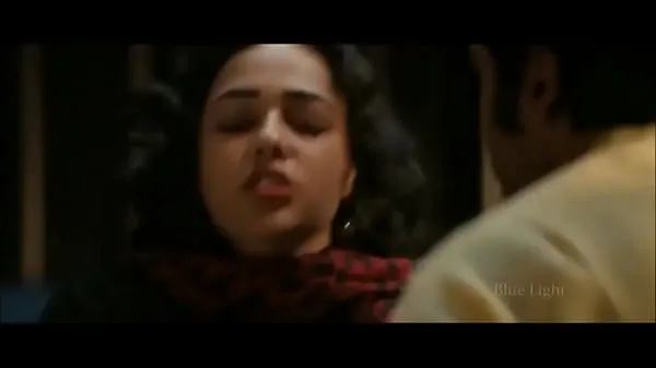 ภาพยนตร์ยอดนิยม Nithya Menon Boob Pressing เรื่องอบอุ่น