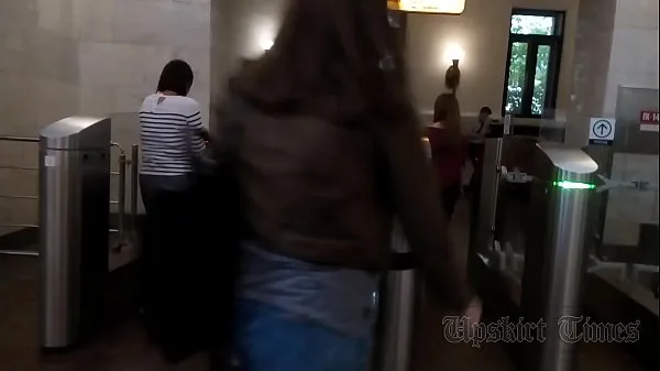 Upskirt of a slender girl on an escalator in the subway Film hangat yang hangat