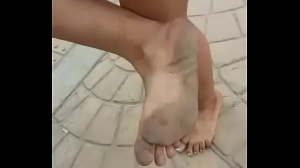 Hot Colombian puta walks barefoot in street for money warm Movies