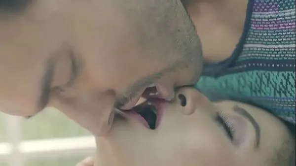 Populárne Surveen Chawla Hot Kissing horúce filmy