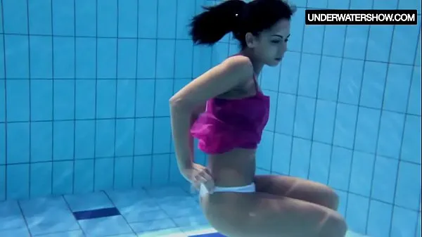 Gorące Zlata Oduvanchik swims in a pink top and undressesciepłe filmy