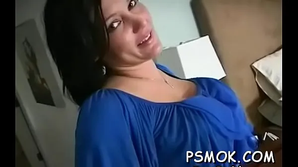 Stunning chick gives a blowjob with sexy eye contact Filem hangat panas