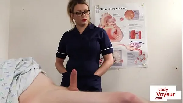 Spex nurse helps sub patient to jerk off Film hangat yang hangat