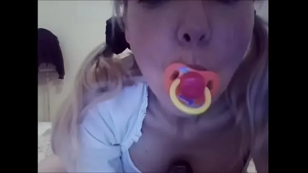 Hotte Chantal, you're too grown up for a pacifier and diaper varme filmer