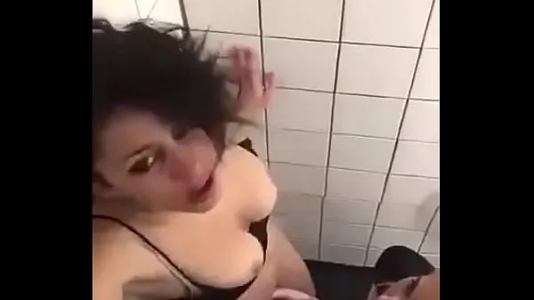 2 girls in the toilet spy Film hangat yang hangat