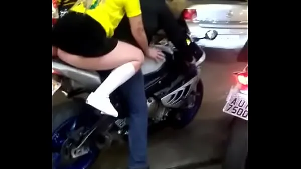 Blonde riding a motorcycle with a short skirt Film hangat yang hangat