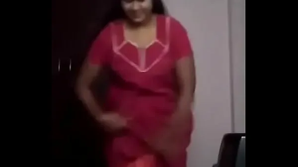 热Red Nighty indian babe with big natural boobies温暖的电影
