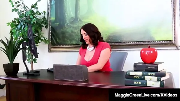 Ebony Student Jenna Foxx Sits On Ms. Maggie Green's Face Film hangat yang hangat