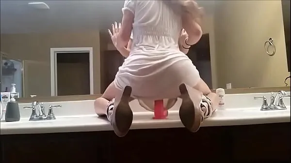 Vroči Sexy Teen Riding Dildo In The Bathroom To Powerful Orgasm topli filmi