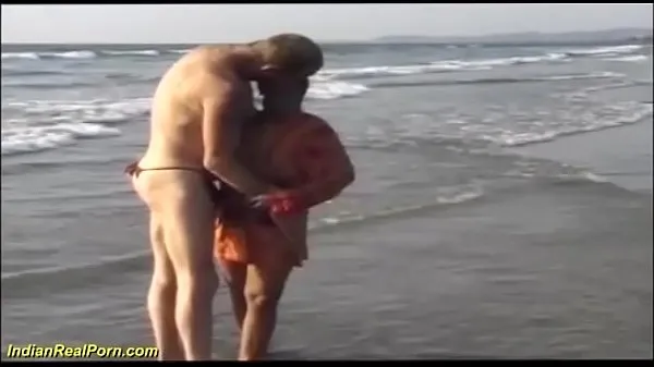 wild indian sex fun on the beach Film hangat yang hangat