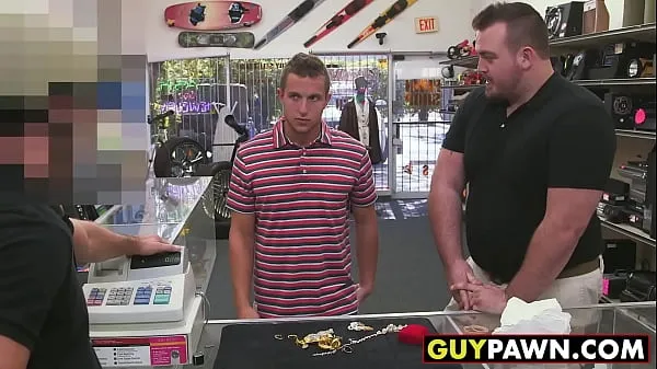 Vroči Handsome guy given money to fuck two homo pawn shop workers topli filmi