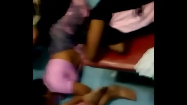 Nóng Aunty showing navel in train Phim ấm áp