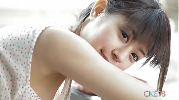 뜨거운 Sweet Japanese teen cameltoe touching and teasing outdoors 따뜻한 영화