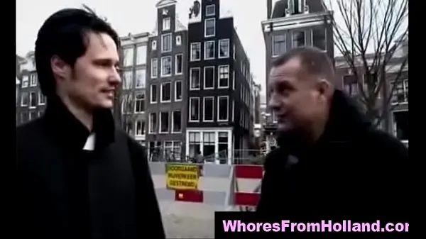 Горячие Мужик посещает Амстердам в поисках проститутки в любительском видеотеплые фильмы