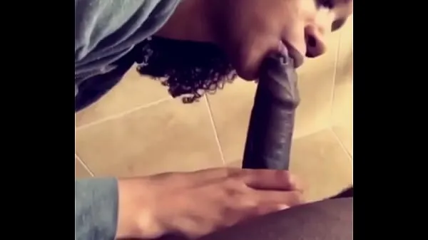 Menő Arab slut sucking dick in public meleg filmek