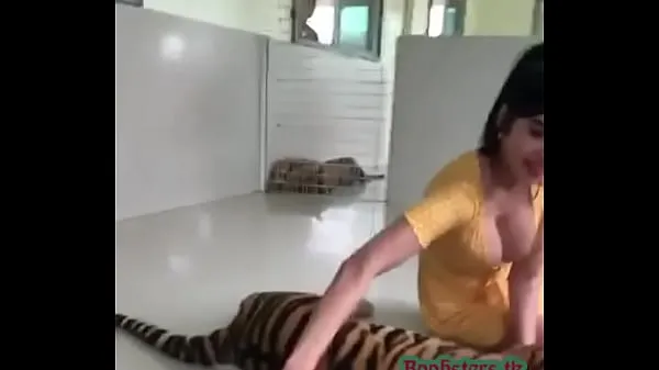 Kuumia Indian girl showing huge boobs lämpimiä elokuvia