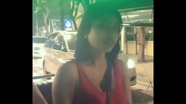 Hot Cute Indian Girl Cleavage in Auto warm Movies