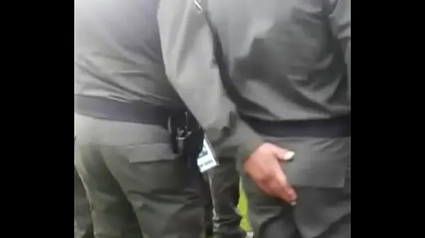 LIEUTENANT POLICE HANDLES HIS COMPANION CAPTAIN IN FULL FORMATION Filem hangat panas