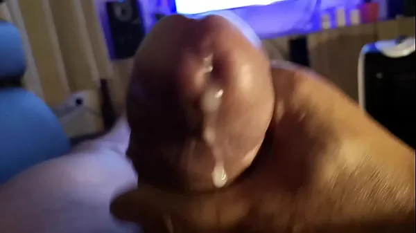 Hotte big mushroom headed cock shoots cum at you tastbare varme filmer
