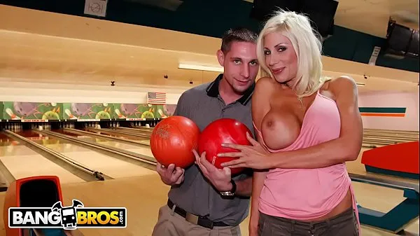गर्म BANGBROS - Amateur Guy Gets To Go On Date With Big Tits MILF Puma Swede गर्म फिल्में