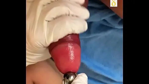 My urethra got lubed and a long steel chain is inserted Film hangat yang hangat