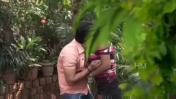 Hotte Sex in garden with unknown person. Too much horny girl desperately needs a sex partner varme filmer
