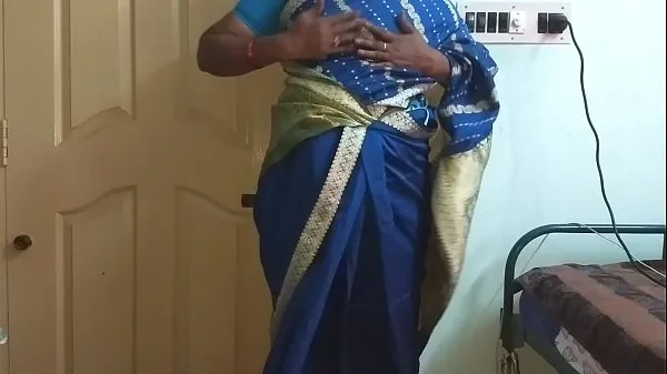 Quente des indiano com tesão traição tamil telugu kannada malayalam esposa hindi vanitha vestindo saree cor azul mostrando peitos grandes e buceta raspada aperte seios duros aperte beliscar esfregando buceta masturbação Filmes quentes