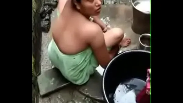 Hotte Bhabhi bathing video varme filmer