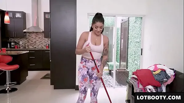 ภาพยนตร์ยอดนิยม Phat booty latina brunette Mia Martinez is lewd PAWG agreed for few extra bucks to clean my house naked and she gets fucked เรื่องอบอุ่น