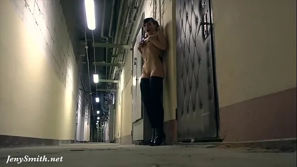 Sıcak All alone naked in some warehouse Sıcak Filmler