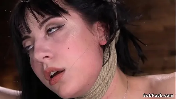 Hotte Brunette hogtied in a hip suspension varme film