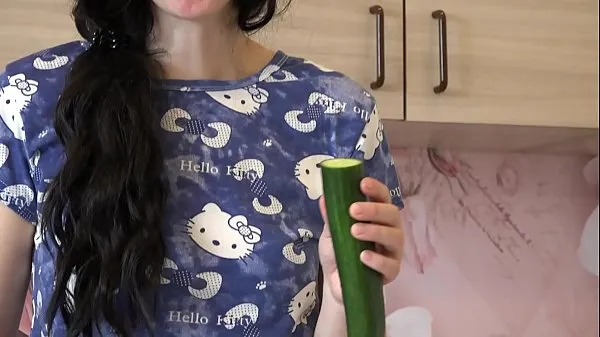 गर्म The girl ate a little cucumber and this cucumber fucked an appetizing pussy to a delicious orgasm गर्म फिल्में