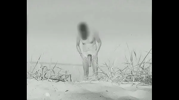 Vroči Huge vintage cock at a German nude beach topli filmi