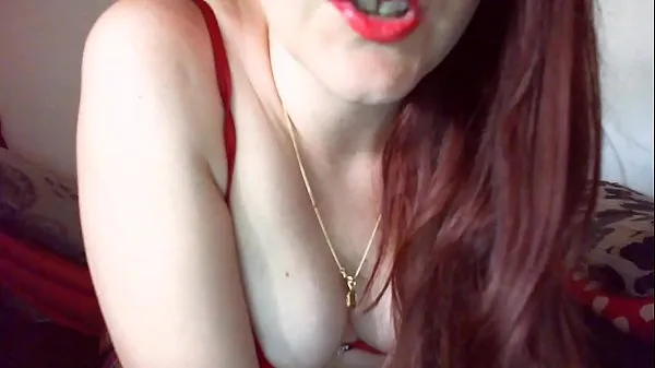 Nóng Hypnotized and subjugated by a splendid Italian dominatrix with long red hair Phim ấm áp