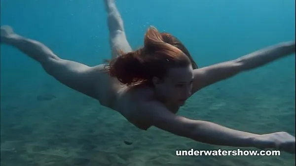 Sea makes her inner mermaid come outside Film hangat yang hangat