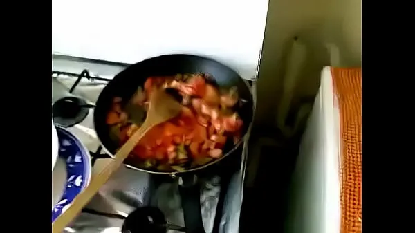 Kuumia Desi bhabhi sucking while cooking lämpimiä elokuvia