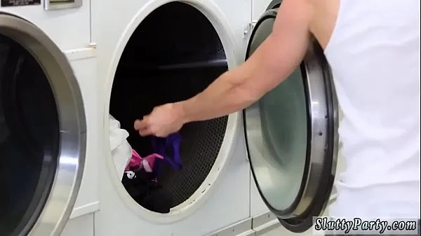 Hotte Teen nerd blowjob Laundry Day varme film