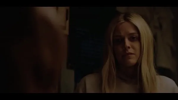 뜨거운 Riley Keough fully naked in 'Hold The Dark' (2018 따뜻한 영화