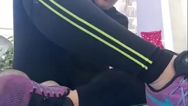 Hotte Sweaty feet after the gym do you want to suck them all varme filmer