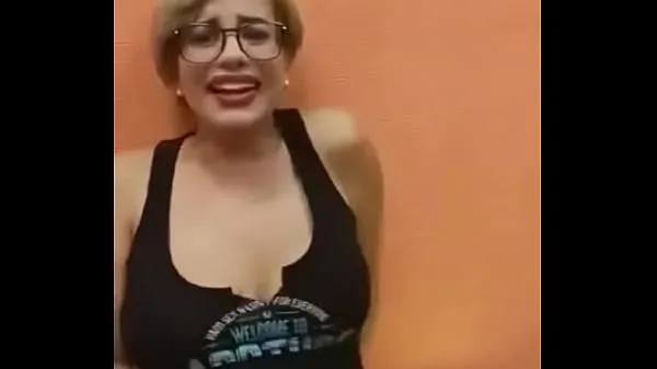 Hete Spanish blonde trying a sex machine warme films