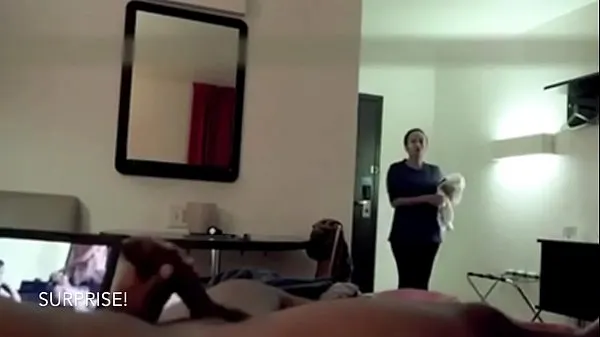 गर्म Hotel Maid Catches Him Jerking and Watches Him Cum गर्म फिल्में